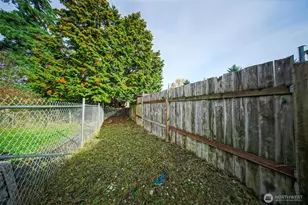 513 E 78th St, Tacoma, WA 98404 - Photo 8