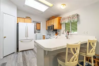 621 NE Saturn Lane, Bremerton, WA 98311 - Photo 2