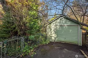 548 NE 102nd St, Seattle, WA 98125 - Photo 4