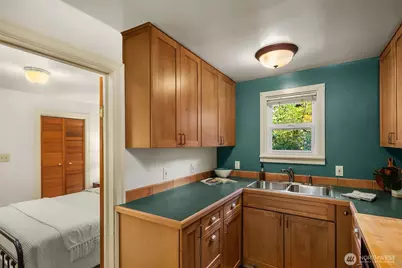 548 NE 102nd Street, Seattle, WA 98125 - Photo 16