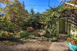 548 NE 102nd St, Seattle, WA 98125 - Photo 2
