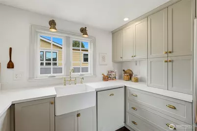 10245 36th Avenue SW, Seattle, WA 98146 - Photo 18