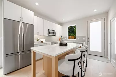 13047 39th Avenue NE #B, Seattle, WA 98125 - Photo 2