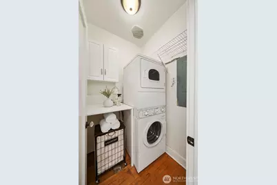 2446 Queen Anne Avenue N, Seattle, WA 98109 - Photo 28