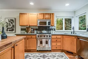 27831 NE 30th St, Redmond, WA 98053 - Photo 14