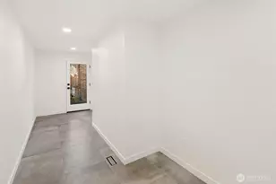 16040 36th Ave NE, Lake Forest Park, WA 98155 - Photo 32