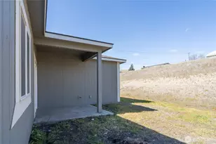 352 E Davis St, Connell, WA 99326 - Photo 6