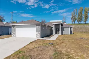 352 E Davis St, Connell, WA 99326 - Photo 1