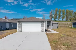 352 E Davis St, Connell, WA 99326 - Photo 2