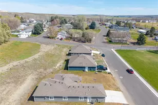 352 E Davis St, Connell, WA 99326 - Photo 10