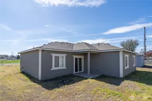 352 E Davis St, Connell, WA 99326 - Photo 4