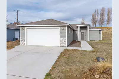 352 E Davis Street, Connell, WA 99326 - Photo 1