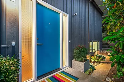 3439 24th Avenue W, Seattle, WA 98199 - Photo 2