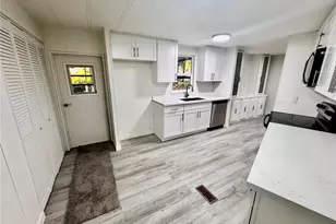 18425 NE 95th St, Redmond, WA 98052 - Photo 14