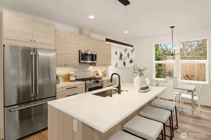 817 18th Ave W, Kirkland, WA 98033 - Photo 2