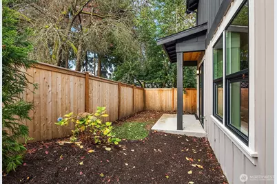 817 18th Avenue W, Kirkland, WA 98033 - Photo 20