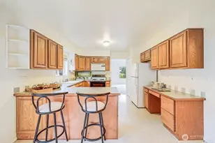 8259 SE O'Farrell Ln, Port Orchard, WA 98366 - Photo 4