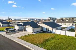 815 E Mt. Adams St, Othello, WA 99344 - Photo 6