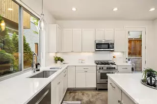 3246 B 14th Ave W, Seattle, WA 98119 - Photo 10