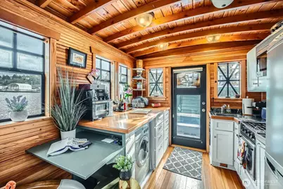 1080 W Ewing Street #E-2, Seattle, WA 98119 - Photo 6