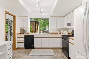 5119 136th St SW, Edmonds, WA 98026 - Photo 10