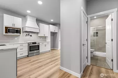 16823 Alder Way #E2, Lynnwood, WA 98037 - Photo 10