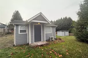 2726 21st St SW, Puyallup, WA 98373 - Photo 2