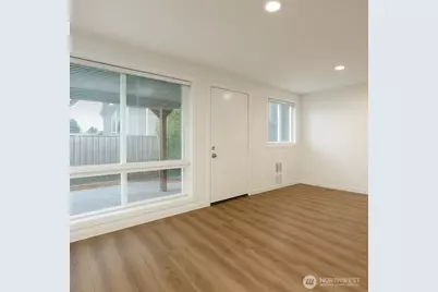 11211 NE 68th Street #3, Kirkland, WA 98033 - Photo 2