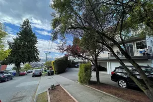 3927 1st Ave NE, Seattle, WA 98105 - Photo 2