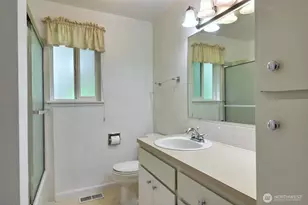 5211 53rd St W, University Place, WA 98467 - Photo 10