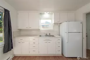 938 E 6th St, Port Angeles, WA 98362 - Photo 6