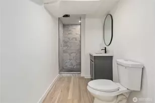 900 NE 105th St, Seattle, WA 98125 - Photo 22