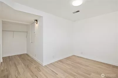 900 NE 105th St, Seattle, WA 98125 - Photo 20