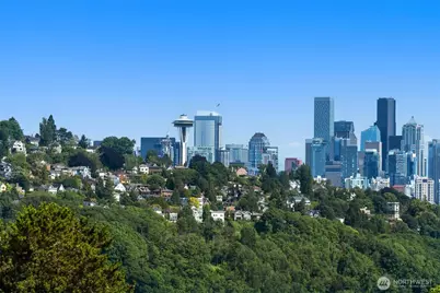 2571 26th Avenue W, Seattle, WA 98199 - Photo 4