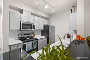801 Rainier Ave N, Renton, WA 98057 - Photo 8