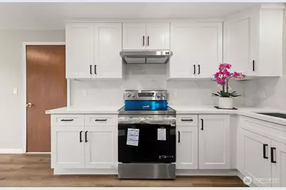 604 N 201st Street, Shoreline, WA 98133 - Photo 14