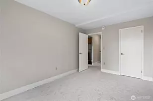 1105 Spring St, Seattle, WA 98104 - Photo 16