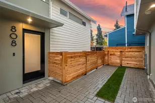 808 34th Ave, Seattle, WA 98122 - Photo 2