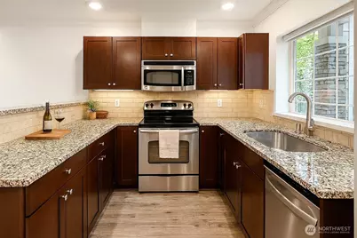 25025 SE Klahanie Boulevard #L104, Sammamish, WA 98029 - Photo 4
