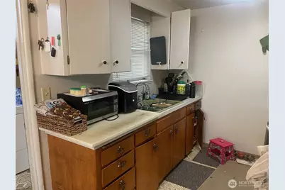 3701 SW 105th Street, Seattle, WA 98146 - Photo 4