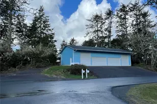 653 Sunset Ave NE, Ocean Shores, WA 98569 - Photo 2
