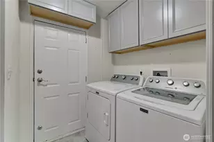 15271 Oak Dr, Renton, WA 98058 - Photo 14