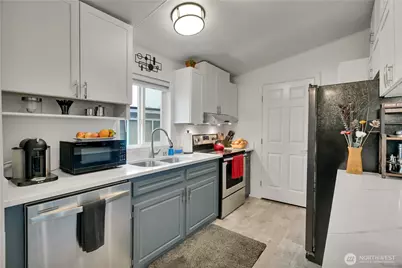 15271 Oak Drive, Renton, WA 98058 - Photo 10