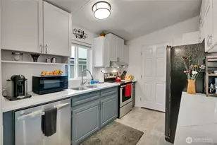 15271 Oak Dr, Renton, WA 98058 - Photo 10