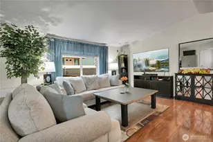 15271 Oak Dr, Renton, WA 98058 - Photo 4