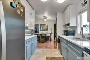 15271 Oak Dr, Renton, WA 98058 - Photo 8