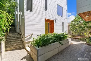 3642 A Interlake Ave N, Seattle, WA 98103 - Photo 2