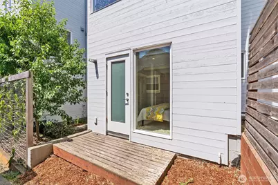 3642 A Interlake Avenue N, Seattle, WA 98103 - Photo 10