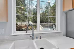 2070 132nd Ave SE, Bellevue, WA 98005 - Photo 14