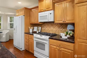 4535 Providence Point Pl SE, Issaquah, WA 98029 - Photo 16